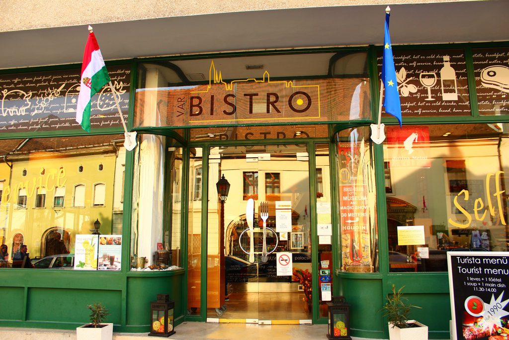 Рестораны кафе Будапешта, Var Budapest