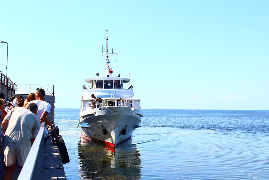 Boarding on the motor ship to Dzharylhach island