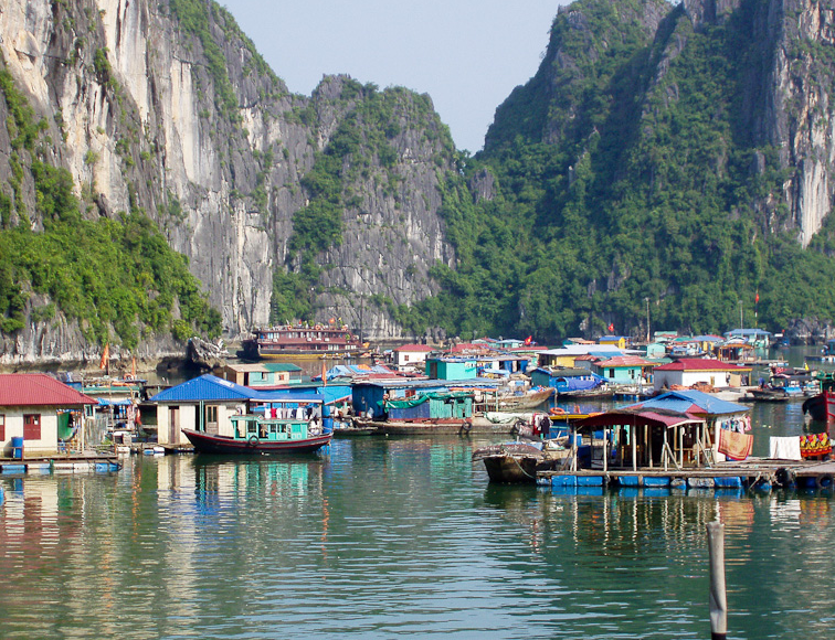 Вьетнам, бухта Ха-Лонг, плавучая деревня